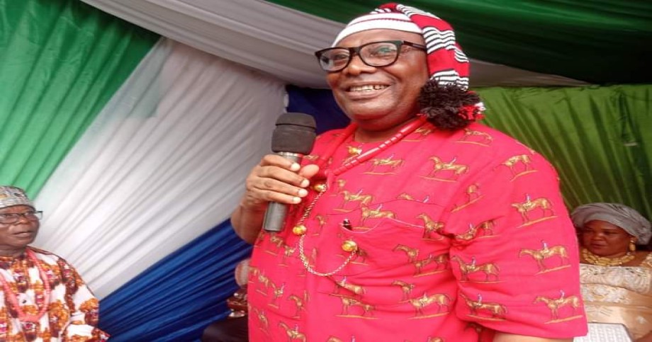 AKOBUNDU BAGS CHIEFTAINCY TITLE OF "NWADIOHANMA” OF NVOSI IN ISIALA NGWA SOUTH
